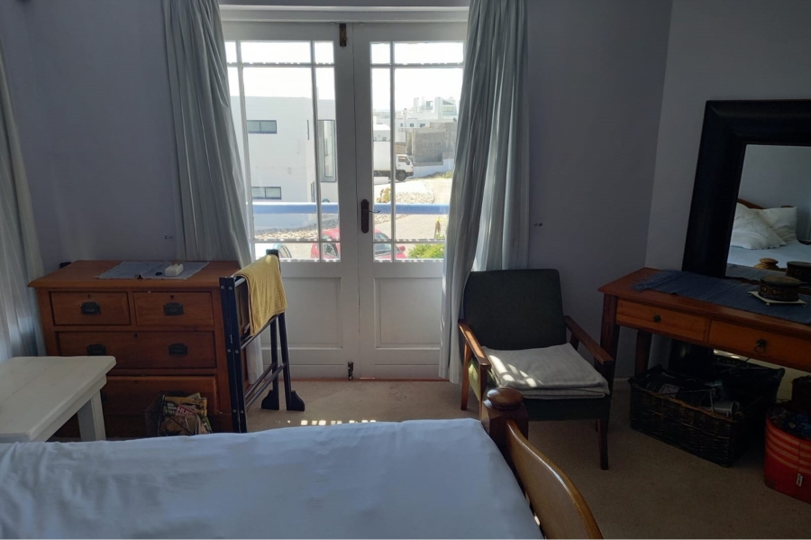 To Let 5 Bedroom Property for Rent in Paradise Beach Western Cape